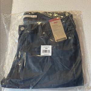 Levi's Classic Straight Jeans - Dark Blue. Womens. 16w.  NWT